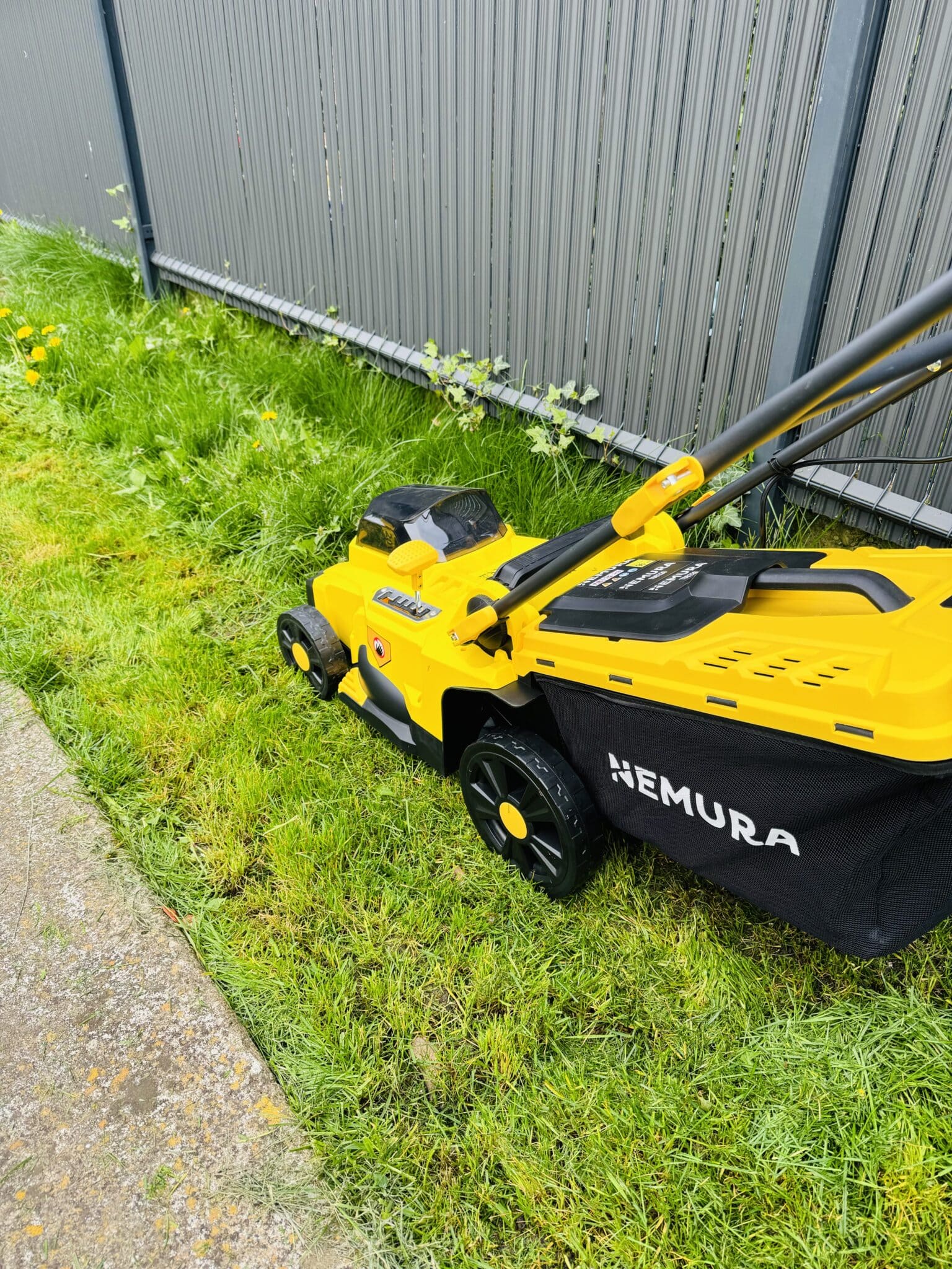 Tondeuse à batterie NEMURA 40V (2X20V) - Coupe de 37cm - Fonction ramassage et mulching – Image 2