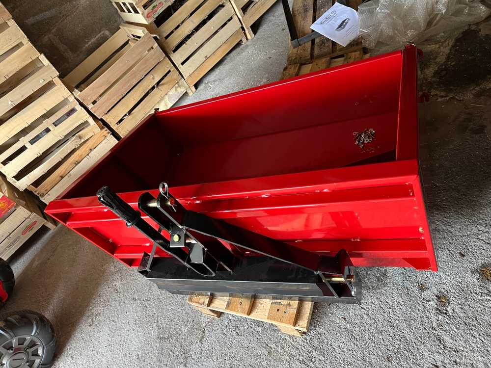 Benne agricole pour tracteur GeoTech PRO TB120 basculante en métal - lame de raclage – Image 3