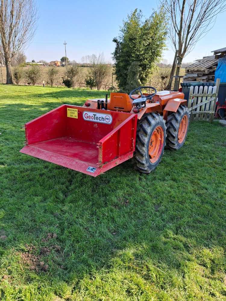 Benne agricole pour tracteur GeoTech PRO TB120 basculante en métal - lame de raclage – Image 2