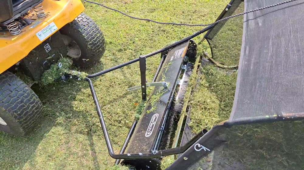 Balayeuse remorquée pour tracteurs tondeuses autoportées (à traction) - balai ramasseur – Image 3
